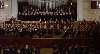Movie still from “Avalon” (2001), directed by Mamoru Oshii – A large group of people are in a large auditorium; Extreme Wide shot, High angle