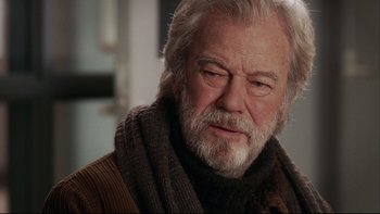 Movie still from “Away from Her” (2006), directed by Sarah Polley – An older man with a beard wearing a scarf; Close Up shot, Over the shoulder angle