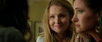 Movie still from “Bad Moms” (2016), directed by Scott Moore – A person with long blonde hair; Close Up shot, Over the shoulder angle