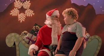 Movie still from “Bad Santa” (2003), directed by Terry Zwigoff – A man dressed as santa claus sitting next to a child; Medium shot, Over the shoulder angle