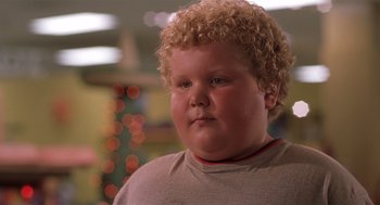 Movie still from “Bad Santa” (2003), directed by Terry Zwigoff – A person with curly blond hair; Close Up shot, Low angle