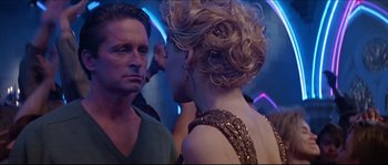 Movie still from “Basic Instinct” (1992), directed by Paul Verhoeven – A man and a woman are standing in front of each other; Close Up shot, Over the shoulder angle