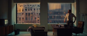Movie still from “Battle of the Sexes” (2017), directed by Valerie Faris – A living room with two large windows and a couch; Extreme Wide shot, High angle
