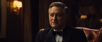 Movie still from “Battle of the Sexes” (2017), directed by Valerie Faris – A person wearing a suit and bow tie; Close Up shot, Over the shoulder angle