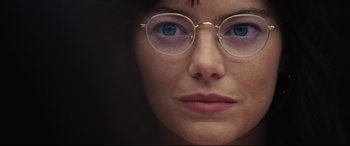 Movie still from “Battle of the Sexes” (2017), directed by Valerie Faris – A person wearing glasses; Extreme Close Up shot, Over the shoulder angle