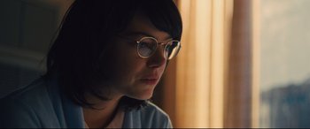 Movie still from “Battle of the Sexes” (2017), directed by Valerie Faris – A woman wearing glasses and looking to her left; Close Up shot, Over the shoulder angle