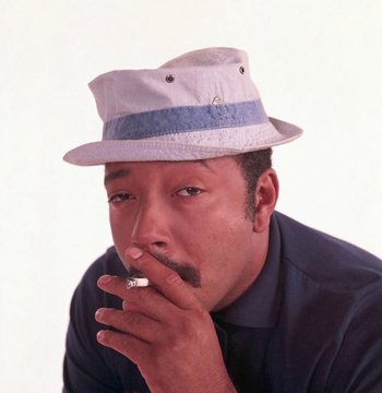 Movie still from “Beastie Boys Story” (2020), directed by Spike Jonze – A man in a hat is smoking a cigarette; Close Up shot, Low angle