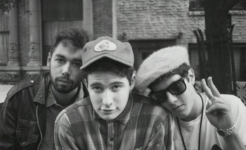 Movie still from “Beastie Boys Story” (2020), directed by Spike Jonze – A group of young men standing next to each other; Close Up shot, Low angle