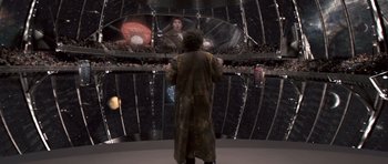 Movie still from “Bedtime Stories” (2008), directed by Adam Shankman – A man is standing in front of an audience; Wide shot, High angle