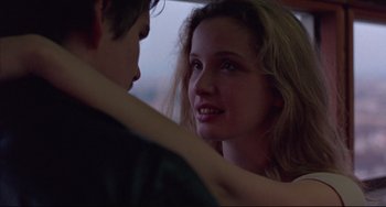 Movie still from “Before Sunrise” (1995), directed by Richard Linklater – A young man and a young woman embracing each other; Close Up shot, Over the shoulder angle