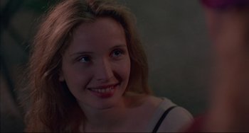 Movie still from “Before Sunrise” (1995), directed by Richard Linklater – A person smiling for the camera; Close Up shot, Over the shoulder angle
