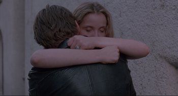 Movie still from “Before Sunrise” (1995), directed by Richard Linklater – A man and a woman hugging in front of a wall; Close Up shot, High angle