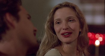 Movie still from “Before Sunset” (2004), directed by Richard Linklater – A person with long blonde hair; Close Up shot, Over the shoulder angle