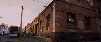 Movie still from “Beverly Hills Chihuahua” (2008), directed by Raja Gosnell – An old brick building with a lot of windows on the side of the building; Extreme Wide shot, Low angle