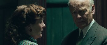 Movie still from “Beyond the Sea” (2004), directed by Kevin Spacey – A man and a woman talking to each other; Close Up shot, Over the shoulder angle