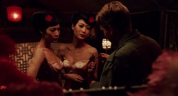 Movie still from “Big Fish” (2003), directed by Tim Burton – A man is talking to two beautiful women; Medium shot, Over the shoulder angle