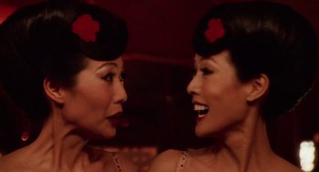 Movie still from “Big Fish” (2003), directed by Tim Burton – Two women are looking at one another in the mirror; Close Up shot, Over the shoulder angle