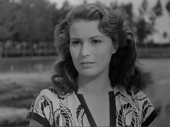 Movie still from “Bitter Rice” (1949), directed by Giuseppe De Santis – A black and white photo of a beautiful woman; Close Up shot, Low angle