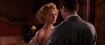 Movie still from “Black Book” (2006), directed by Paul Verhoeven – A man and a woman are standing next to each other; Close Up shot, Over the shoulder angle