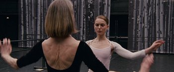 Movie still from “Black Swan” (2010), directed by Darren Aronofsky – Two women are standing in front of each other; Close Up shot, Over the shoulder angle