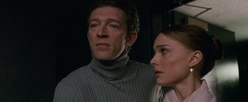 Movie still from “Black Swan” (2010), directed by Darren Aronofsky – A man and a woman standing next to each other; Close Up shot, Over the shoulder angle