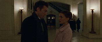 Movie still from “Black Swan” (2010), directed by Darren Aronofsky – A man and a woman standing next to each other; Medium shot, Over the shoulder angle