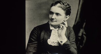 Movie still from “Tesla” (2020), directed by Michael Almereyda – An old black and white photo of a woman; Close Up shot, Low angle