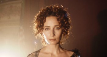 Movie still from “Tesla” (2020), directed by Michael Almereyda – A person with curly hair; Close Up shot, Low angle