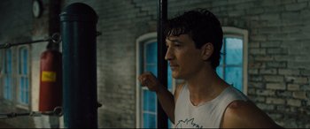 Movie still from “Bleed for This” (2016), directed by Ben Younger – A man standing in front of a brick wall; Close Up shot, Over the shoulder angle