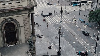 Movie still from “Blindness” (2008), directed by Fernando Meirelles – People are laying on the ground on the street; Extreme Wide shot, High angle