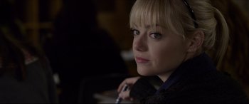 Movie still from “The Amazing Spider-Man” (2012), directed by Marc Webb – A person holding a cell phone; Close Up shot, Over the shoulder angle