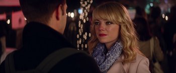 Movie still from “The Amazing Spider-Man 2” (2014), directed by Marc Webb – A man and a woman standing next to each other in front of lights; Close Up shot, Over the shoulder angle