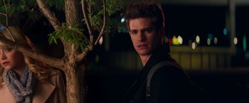 Movie still from “The Amazing Spider-Man 2” (2014), directed by Marc Webb – A man standing next to a tree at night; Close Up shot, Over the shoulder angle