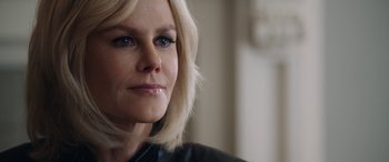 Movie still from “Bombshell” (2019), directed by Jay Roach – A person with blonde hair; Close Up shot, Over the shoulder angle