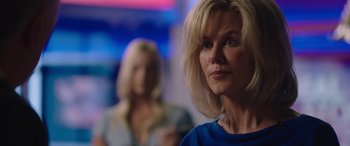 Movie still from “Bombshell” (2019), directed by Jay Roach – A woman with blonde hair is looking at the camera; Close Up shot, Over the shoulder angle