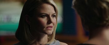Movie still from “Bombshell” (2019), directed by Jay Roach – A person with blonde hair; Close Up shot, Over the shoulder angle