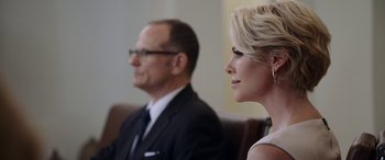 Movie still from “Bombshell” (2019), directed by Jay Roach – A man and a woman sitting next to each other; Close Up shot, Over the shoulder angle