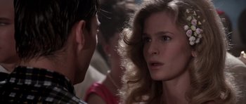 Movie still from “Born on the Fourth of July” (1989), directed by Oliver Stone – A man and a woman are looking at each other; Close Up shot, Over the shoulder angle