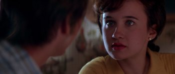 Movie still from “Born on the Fourth of July” (1989), directed by Oliver Stone – A woman sitting in front of another woman in front of a wall; Close Up shot, Over the shoulder angle