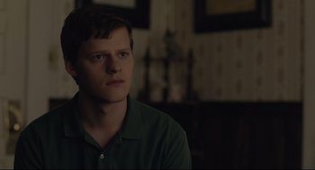 Movie still from “Boy Erased” (2018), directed by Joel Edgerton – A man in a green shirt is sitting down; Close Up shot, Over the shoulder angle
