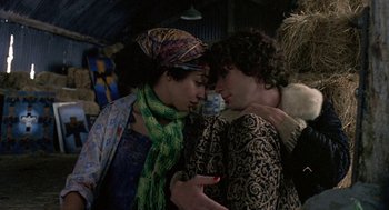 Movie still from “Breakfast on Pluto” (2005), directed by Neil Jordan – A man and a woman standing next to each other; Medium shot, Over the shoulder angle