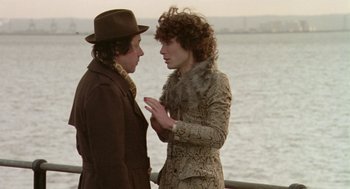 Movie still from “Breakfast on Pluto” (2005), directed by Neil Jordan – A man and a woman talking to each other; Medium shot, Over the shoulder angle