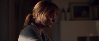 Movie still from “Breathe” (2014), directed by Mélanie Laurent – A person sitting in a room; Close Up shot, Over the shoulder angle