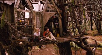 Movie still from “Bridge to Terabithia” (2007), directed by Gabor Csupo – Two people sitting on a tree in a tree house; Wide shot, Low angle
