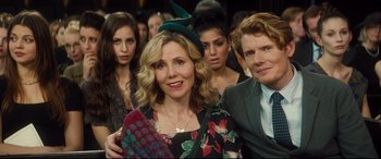 Movie still from “Bridget Jones's Baby” (2016), directed by Sharon Maguire – A group of people standing around each other; Close Up shot, Over the shoulder angle