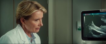 Movie still from “Bridget Jones's Baby” (2016), directed by Sharon Maguire – A person looking at a mirror; Close Up shot, Over the shoulder angle