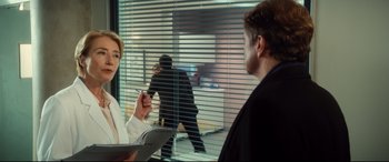 Movie still from “Bridget Jones's Baby” (2016), directed by Sharon Maguire – Two people are talking in front of a window; Medium shot, Over the shoulder angle
