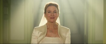 Movie still from “Bridget Jones's Baby” (2016), directed by Sharon Maguire – A woman wearing a white dress and a veil; Close Up shot, Low angle