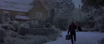 Movie still from “Bridget Jones's Diary” (2001), directed by Sharon Maguire – A person walking in the snow carrying a suitcase; Extreme Wide shot, High angle
