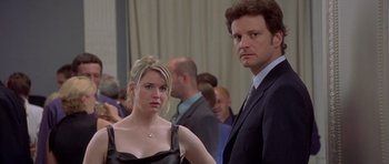 Movie still from “Bridget Jones's Diary” (2001), directed by Sharon Maguire – A man and a woman standing next to each other; Close Up shot, Over the shoulder angle